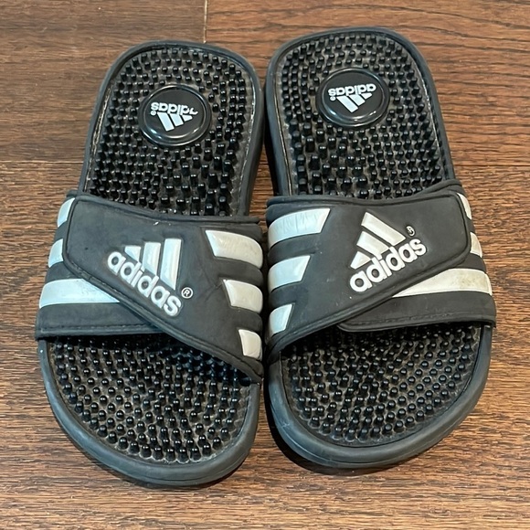 Adidas Kids Slides Size 2 - Picture 1 of 3